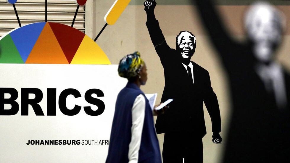 بينها 8 عربية.. جنوب إفريقيا تنشر قائمة بدول تقدمت بطلبات رسمية للانضمام إلى منظمة "بريكس" (صورة)