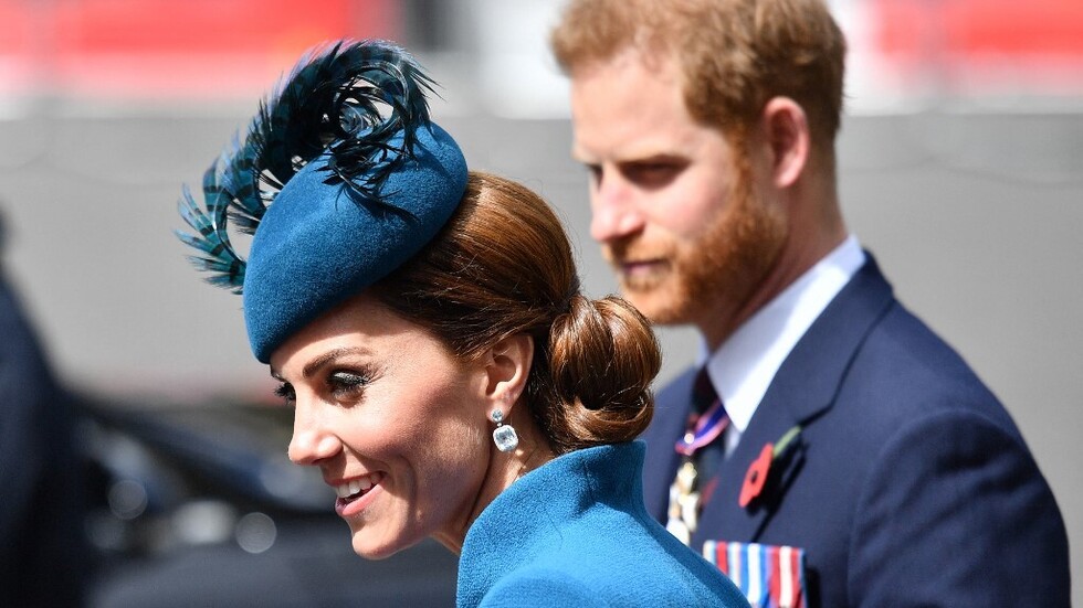 موقع: كيت ميدلتون تتصل