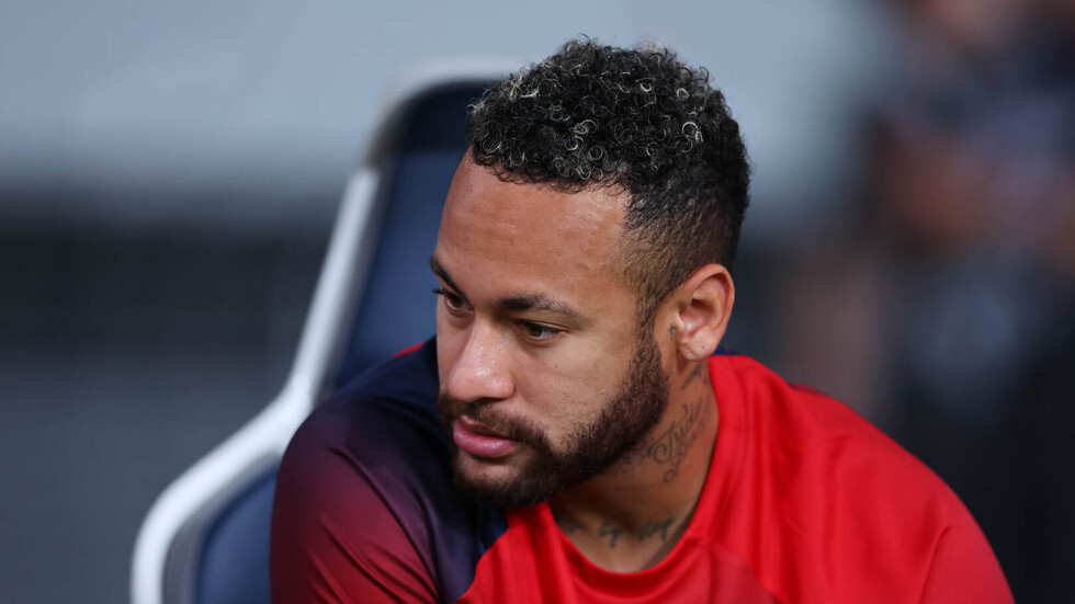 الهلال السعودي يحدد موعد تقديم نيمار