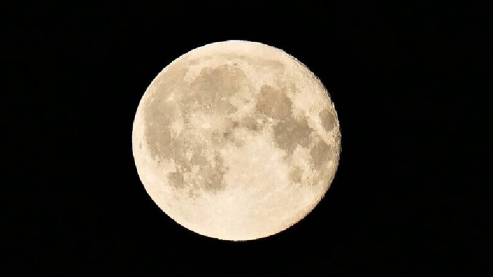 "لونا-25" ستدرس تأثير الرياح الشمسية على القمر