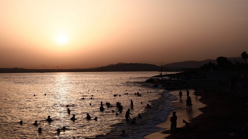 اليونان.. السلطات تصدر أمرا بعد إصابة سائح بجروح خطيرة في انهيار صخري سببه زلزال مفاجئ