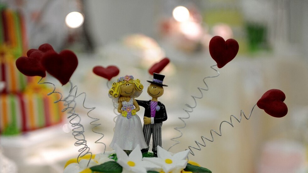 قالت إنه "مفكر استراتيجي".. عروس تطلب الطلاق بعد يوم واحد من زفافها