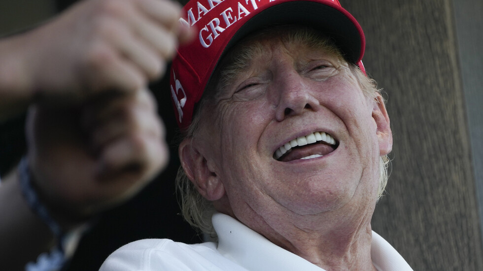 ترامب محتجا: "تبدو لي زائفة!"