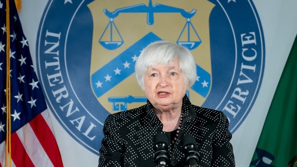 وزيرة الخزانة الأمريكية تتناول 