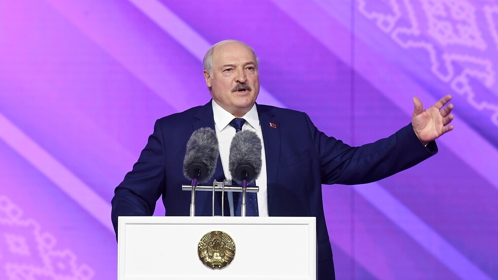 لوكاشينكو: الولايات المتحدة تهتم بإطالة أمد النزاع في أوكرانيا