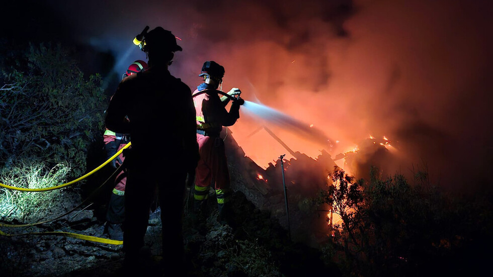 جزر الكناري تعلن استحالة السيطرة على حرائق الغابات