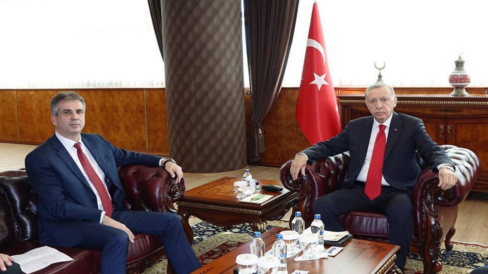 أنقرة تفرج عن سجين إسرائيلي مدان بتهريب "القات"