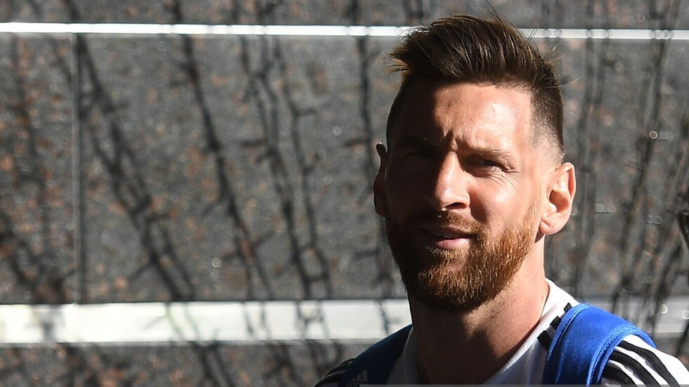 ميسي يقود فريق 