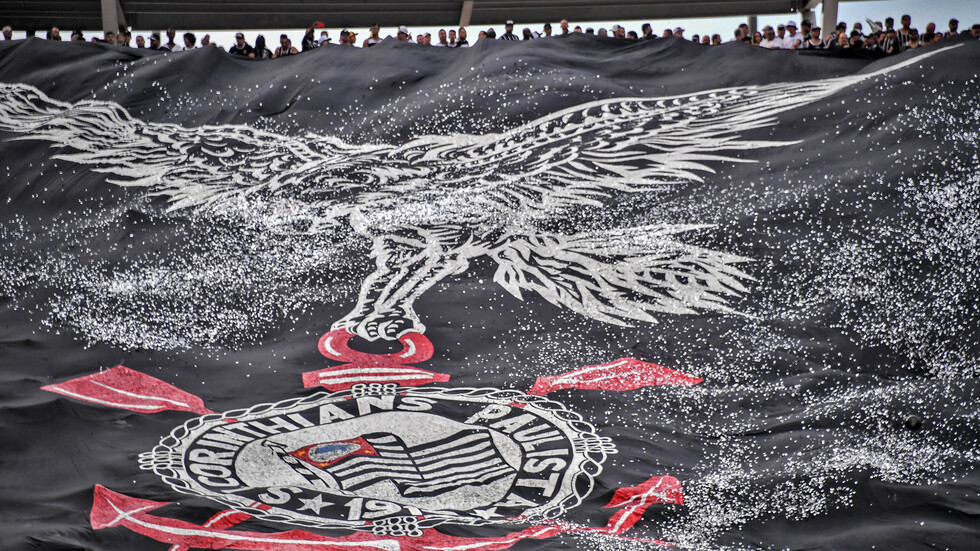 البرازيل.. مصرع 7 وإصابة 36 من مشجعي ناد يشجعه الرئيس لولا دا سيلفا في حادث سير