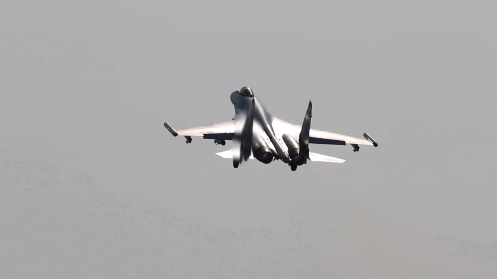 الدفاع الروسية تنشر فيديو لاستهداف مقاتلات "سو-35" مطارات ودفاعات أوكرانيا الجوية