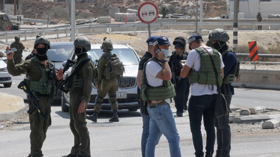 الجيش الإسرائيلي يعزز قواته في الضفة الغربية عقب عملية إطلاق نار أدت إلى مقتل مستوطنة