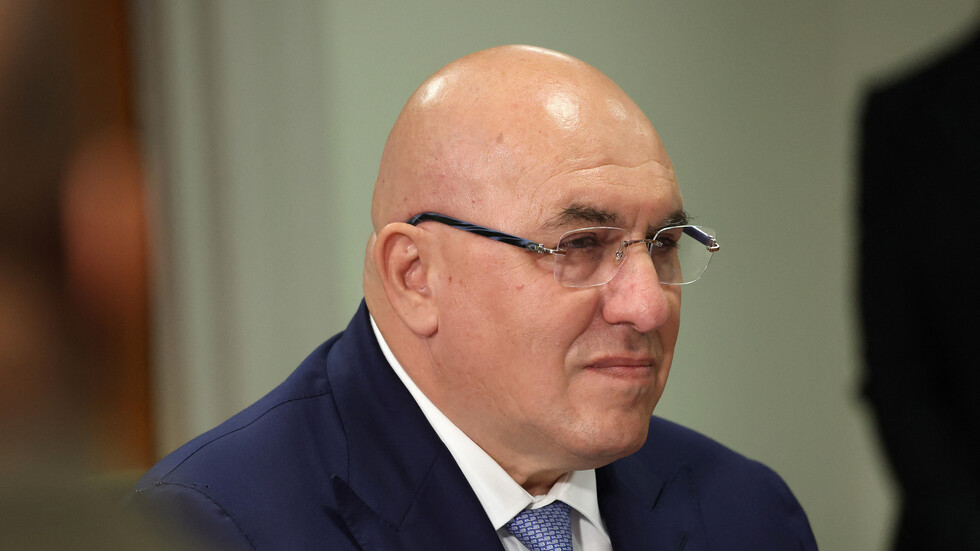 وزير الدفاع الإيطالي يعلق على قضية جنرال أثار جدلا بسبب كتاب عن المثليين