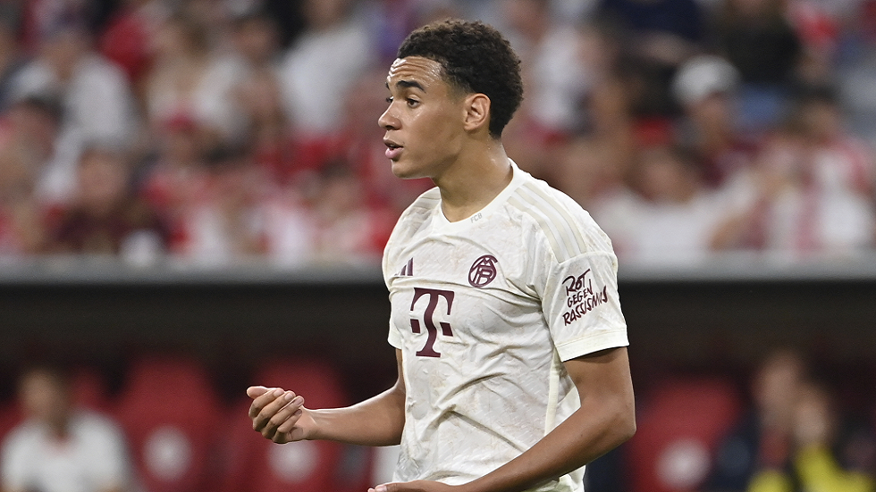 بايرن ميونخ يعلن إصابة نجمه جمال موسيالا