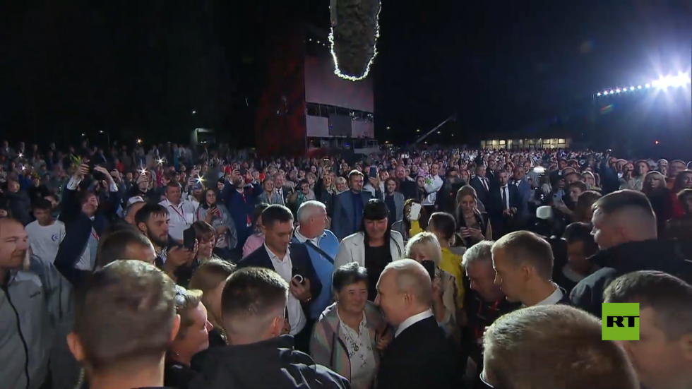 بالفيديو.. بوتين في كورسك وسط استقبال مهيب