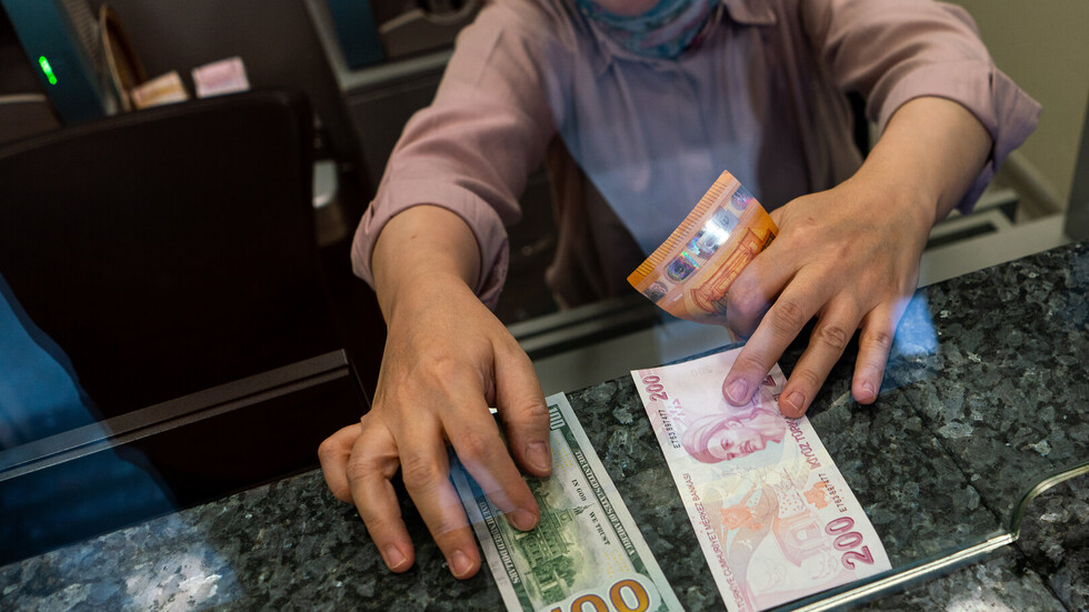 ماذا حل بالليرة بعد قرار المركزي التركي المفاجئ للأسواق؟