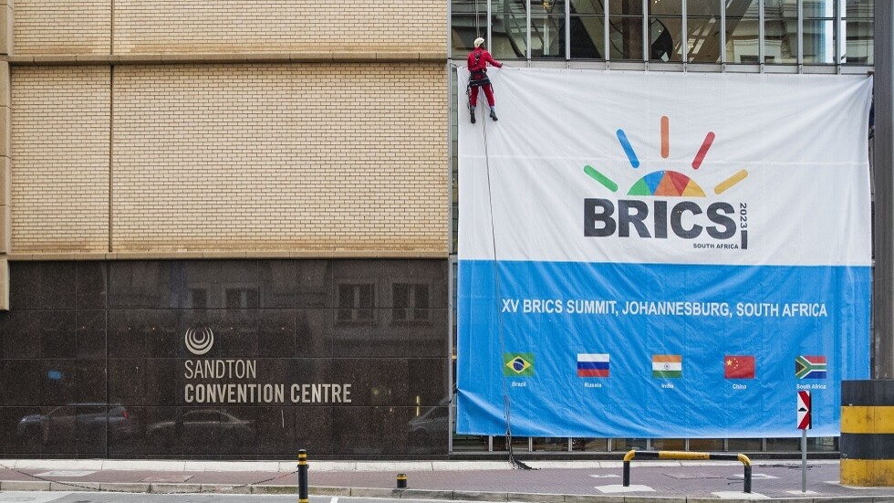 سياسي فرنسي: انضمام دول جديدة إلى 