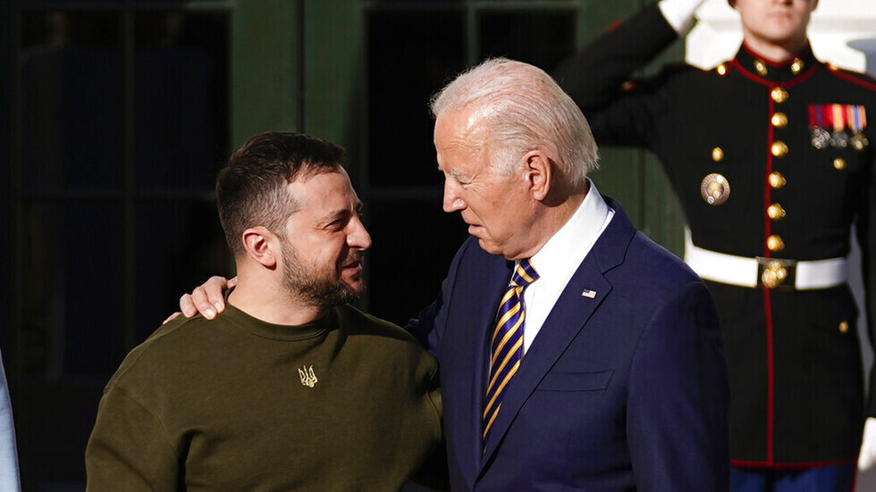 البيت الأبيض: بايدن وزيلينسكي يبحثان تدريب الطيارين الأوكرانيين على مقاتلات "إف-16"