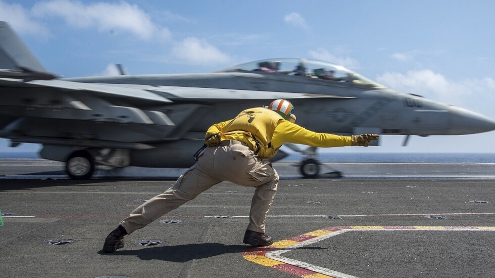 مقتل طيار في تحطم مقاتلة أمريكية من طراز F-18 قرب قاعدة جوية لمشاة البحرية في سان دييغو