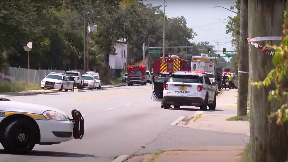 مقتل عدة أشخاص في إطلاق نار بمتجر في جاكسونفيل بولاية فلوريدا الأمريكية (فيديو)