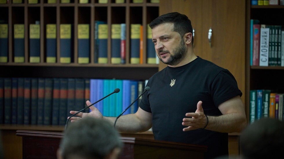 Fatto Quotidiano: زيلينسكي خسر اللعبة وتغييرات جذرية ستحدث قريبا في كييف