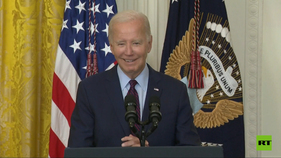 بالفيديو.. بايدن ينسى اسم وزير الداخلية