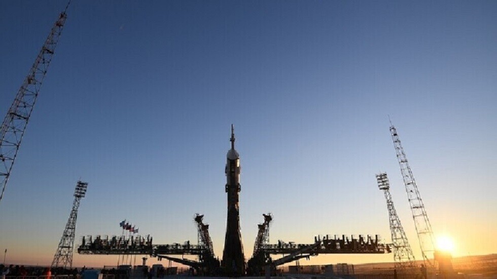 طاقم مركبة "سويوز" يتجه إلى بايكونور استعدادا للانطلاق نحو المحطة الفضائية