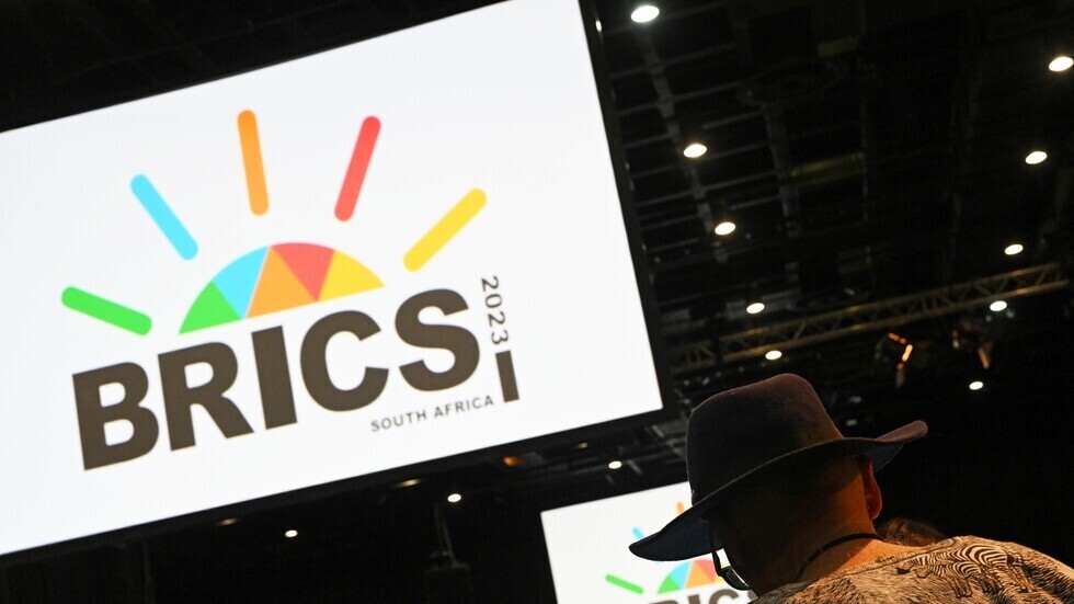 "بلومبيرغ": توسع "بريكس" دليل على فشل القيادة الأمريكية والرغبة في تغيير النظام الدولي الحالي
