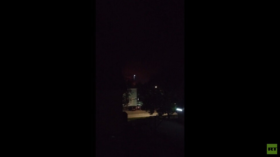 الجيش الروسي يصد هجوما بطائرات مسيرة كان يستهدف مطار بسكوف (فيديو)