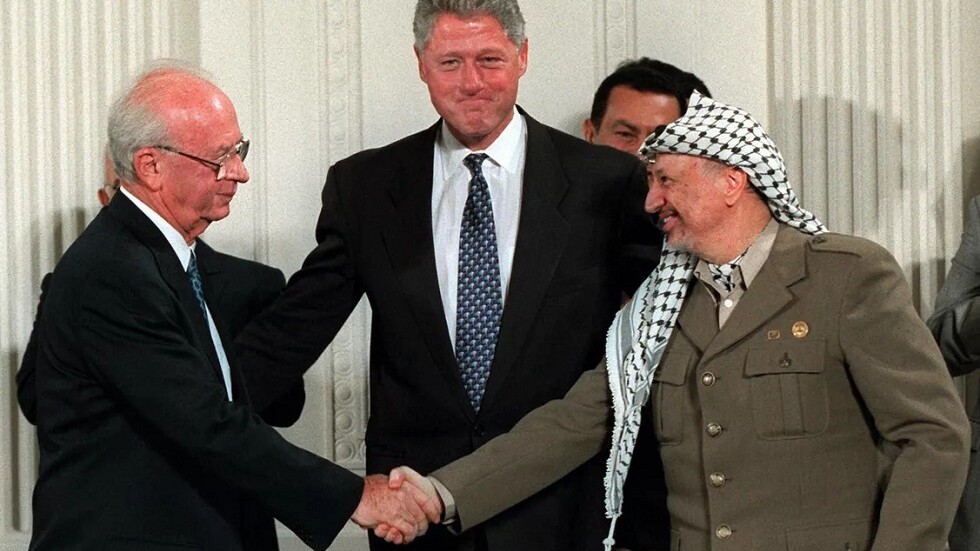 بعد 30 عاما.. إسرائيل تكشف عن محضر سري لجلسة "عاصفة"عقدتها حكومة رابين للمصادقة على اتفاقية أوسلو