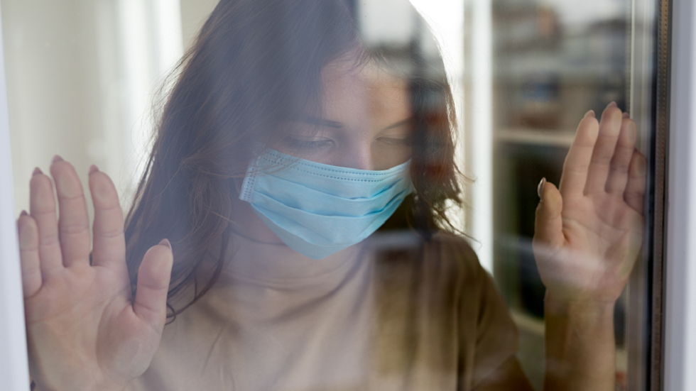 في اختراق كبير.. العلماء يكتشفون سبب عدم ظهور أي أعراض على بعض مرضى 