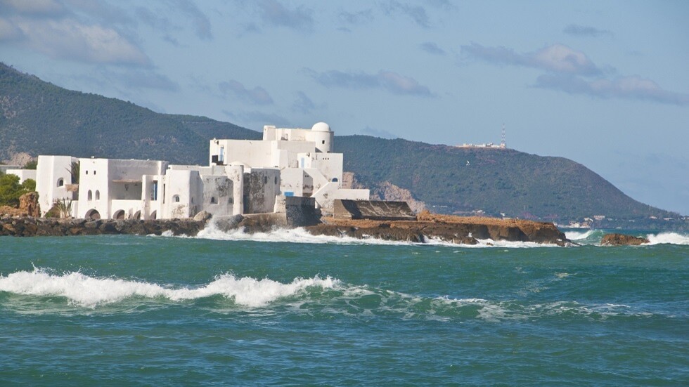 "دخلا المياه الجزائرية بالخطأ".. مقتل سائحين مغربيين برصاص خفر السواحل الجزائري