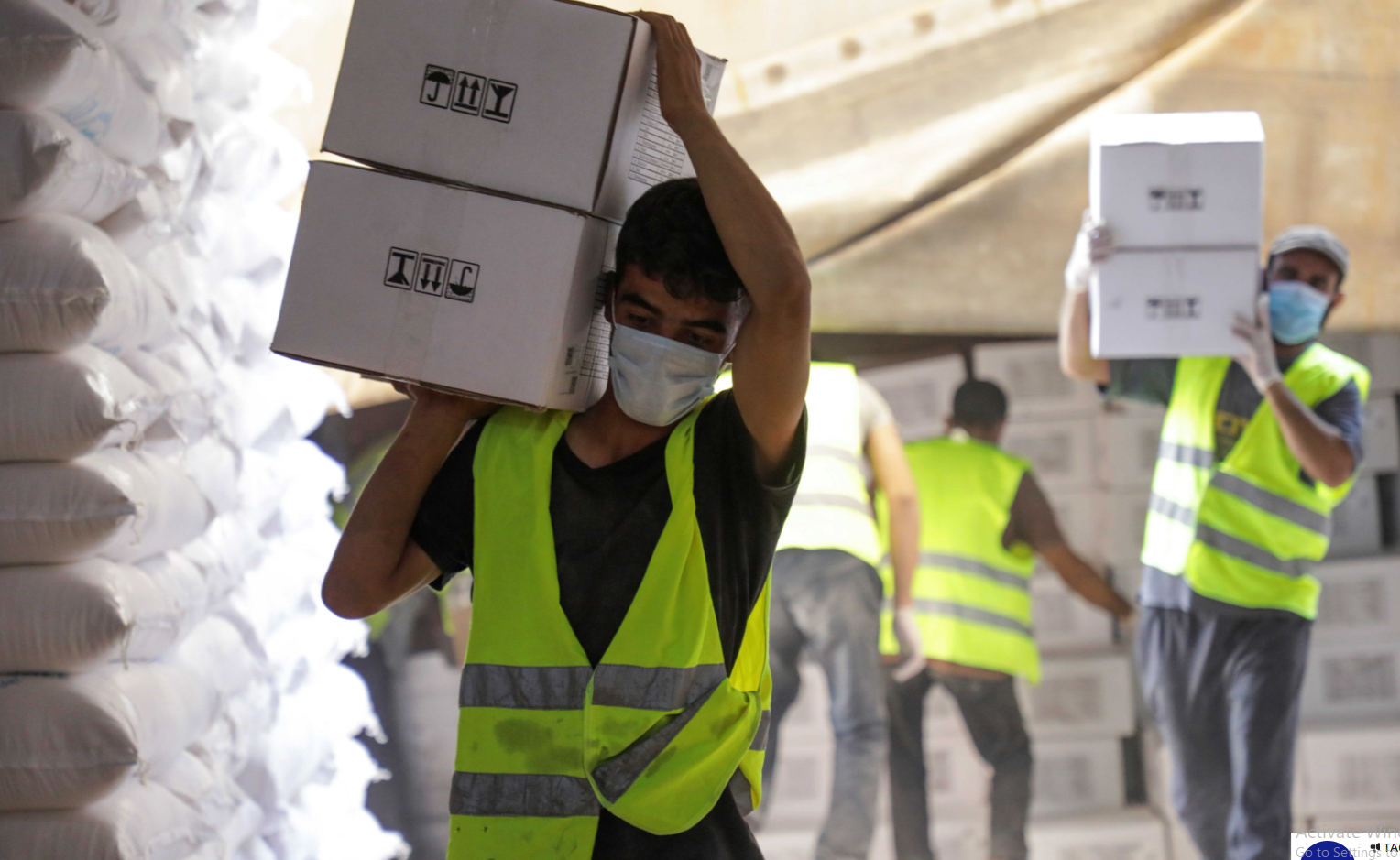 الإمارات ترسل باخرة تحمل 250 طنا من المساعدات إلى أوكرانيا