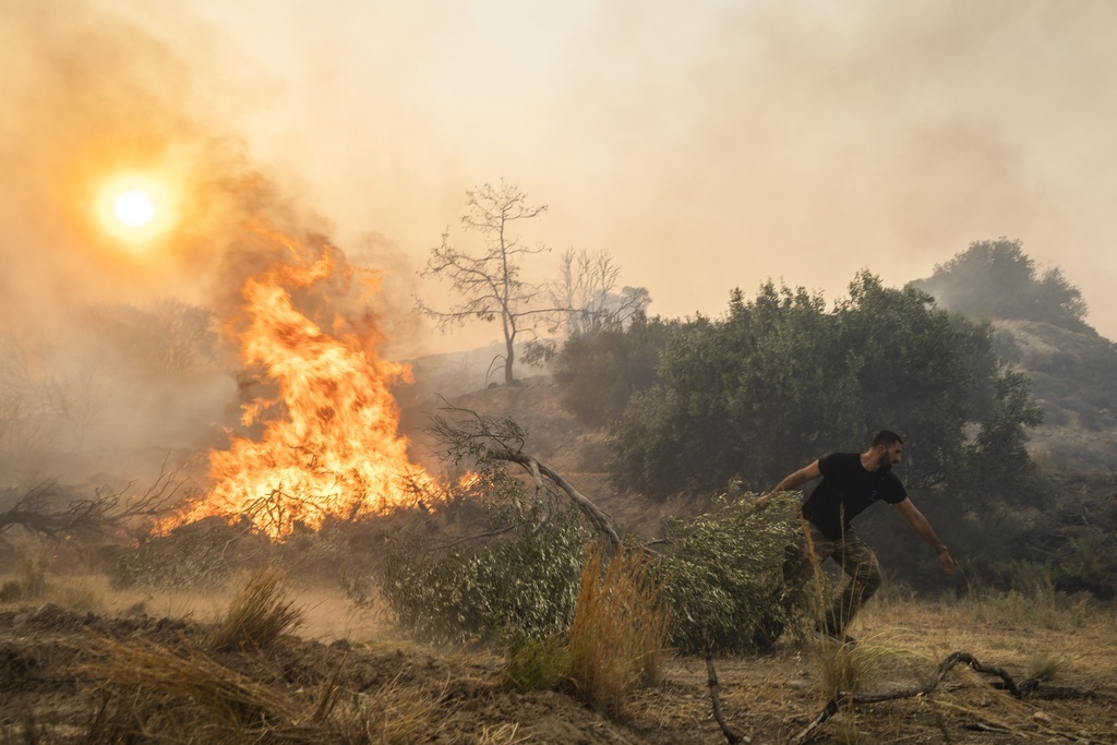 الحكومة اليونانية تخطط لفرض عقوبات أكثر صرامة على عمليات الحرق العمد