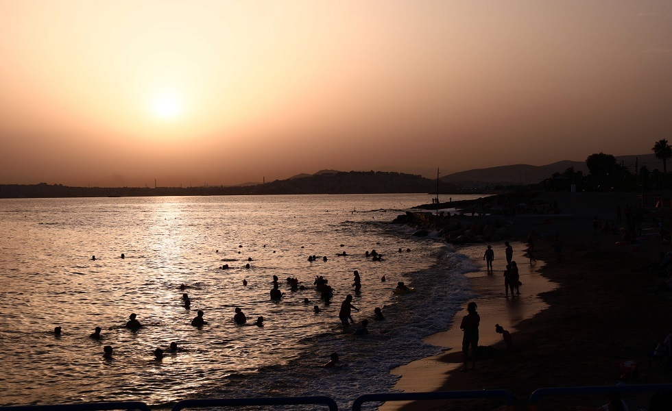 اتهامات لمهاجرين غير شرعيين بإتلاف زورق وتعريض الركاب للخطر قبالة جزيرة يونانية