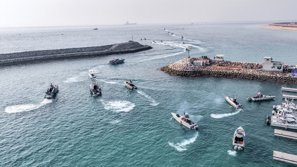الجيش الأمريكي يدرس نشر جنود مسلحين في السفن التجارية بمضيق هرمز لمواجهة البحرية الإيرانية