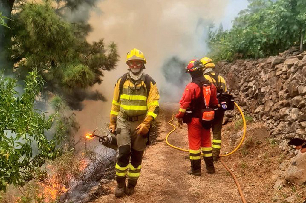 إجلاء 3000 شخص بسبب حريق غابات بجزيرة تينيريفي الإسبانية (فيديوهات)