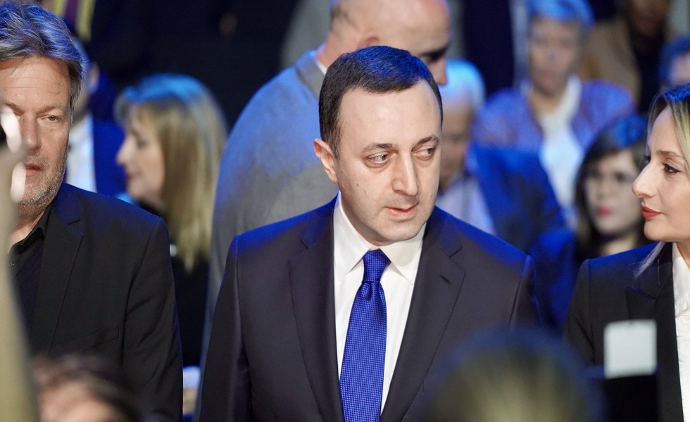 رئيس الوزراء الجورجي عن حرب أوسيتيا: تذكروا كيف علك ساكاشفيلي ربطة عنقه عندما سمع هدير طائرة روسية!