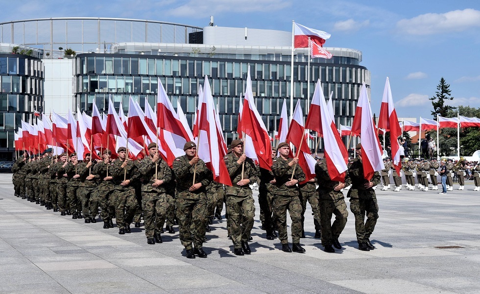 بولندا تعتزم نشر ألفي جندي إضافي على الحدود مع بيلاروس