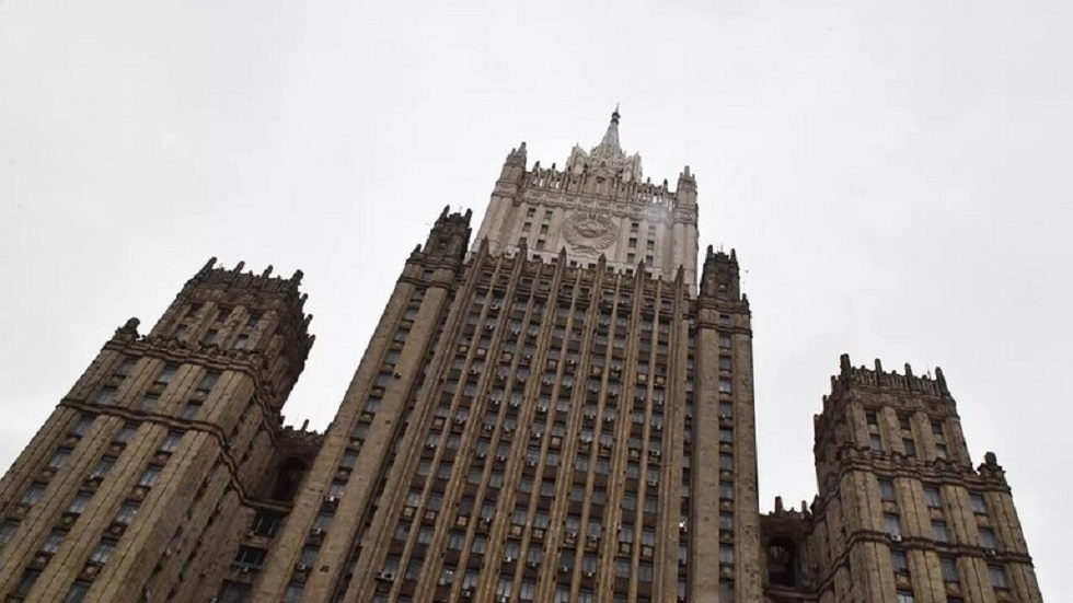 الخارجية الروسية: يجب على نظام كييف وقف الأعمال العدائية للتوصل إلى تسوية سلمية