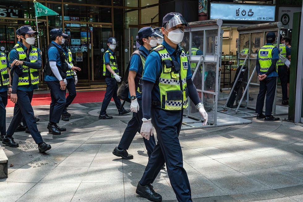 كوريا الجنوبية.. اعتقال أكثر من 100 مشتبه بهم بتهمة نشر تهديدات بالقتل على الإنترنت