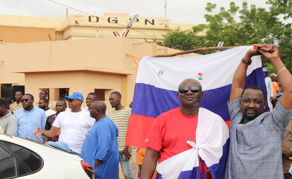 احتجاجات أمام القاعدة العسكرية الفرنسية في نيامي ضد التدخل العسكري لمجموعة 
