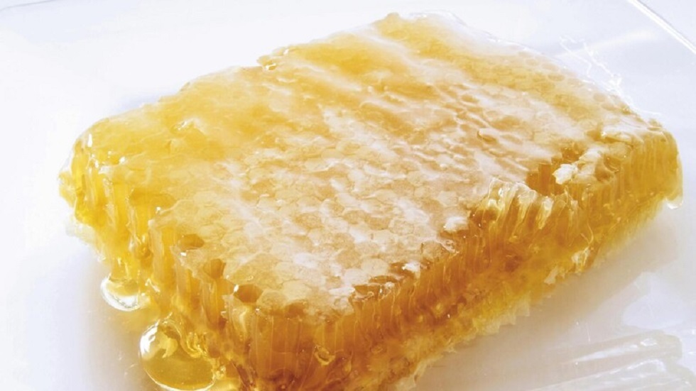 معلومات عن العسل الطبيعي وكيف نميزه عن المغشوش