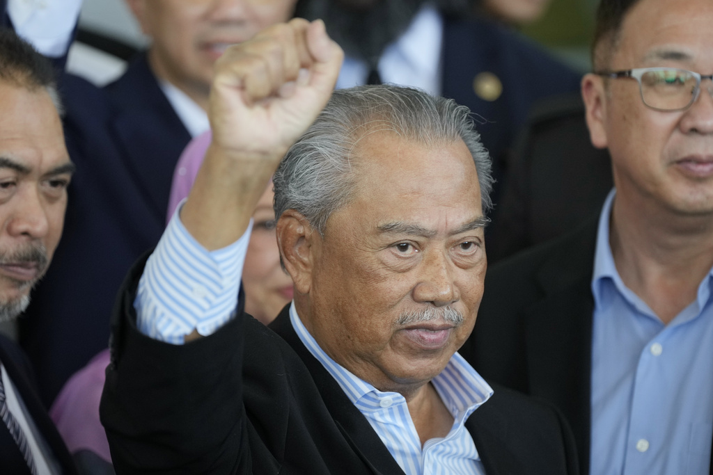 تبرئة رئيس وزراء ماليزيا السابق من أربع تهم فساد