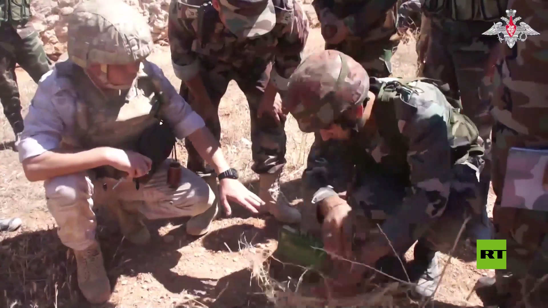 بالفيديو.. العسكريون الروس يجرون دورة تدريبية هندسية مع وحدات من الجيش السوري