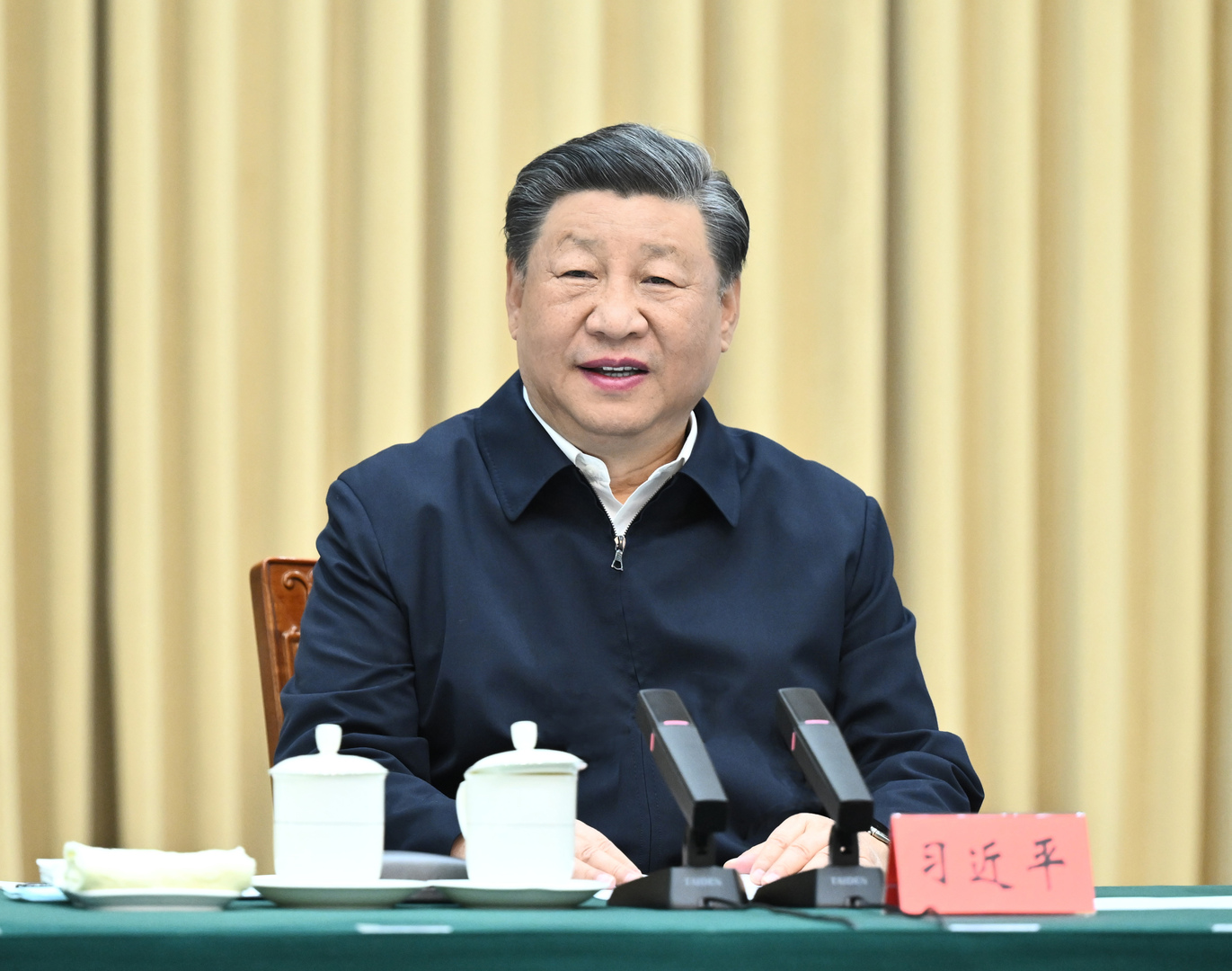 الرئيس الصيني يزور إقليم شينجيانغ ويدعو للسيطرة على الأنشطة الدينية غير القانونية
