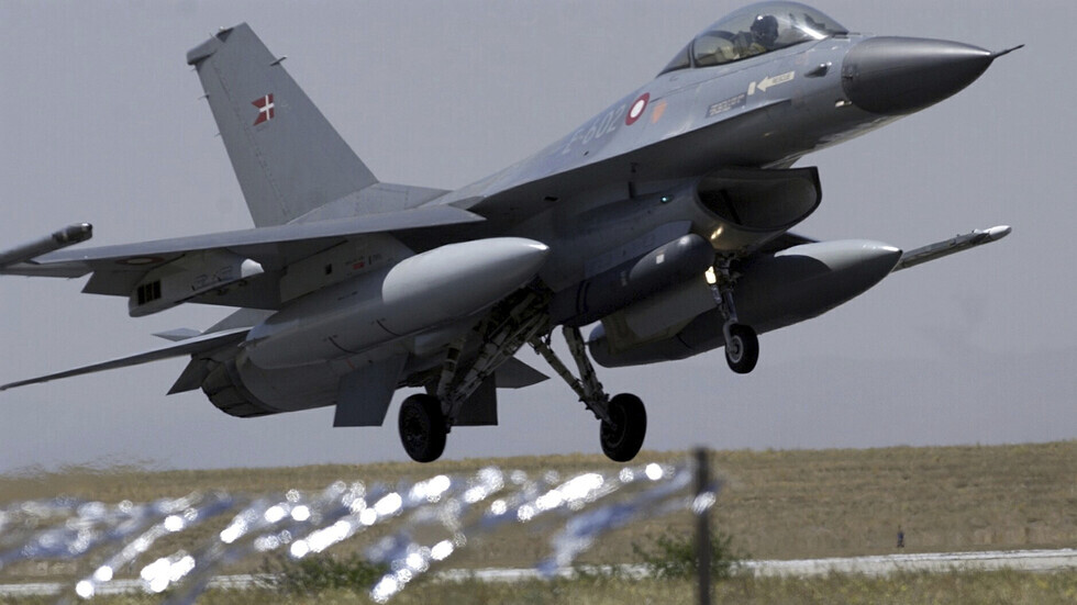 وزير دفاع كييف: استخدامنا لمقاتلات F-16 سيشكل نقطة تحول رئيسية