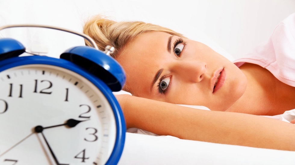 طبيب يكشف خطورة قلة النوم بعد سن الأربعين