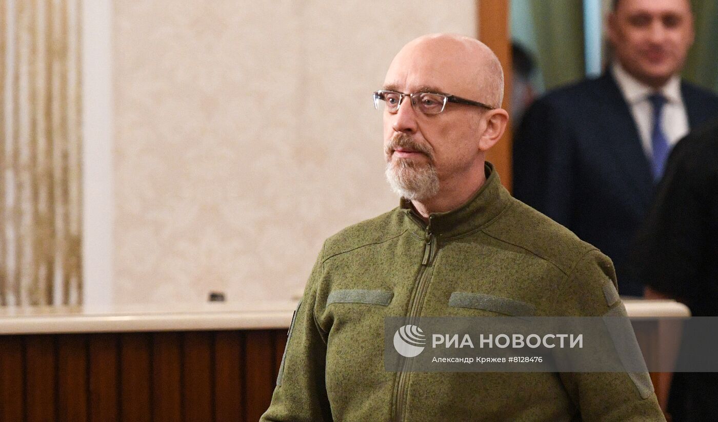 نائب أوكراني يعلن عن إقالة منتظرة لوزير الدفاع