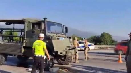 تركيا.. إصابة 10 جنود في اصطدام عربة عسكرية بشاحنة في هاتاي (صور)