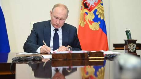 بوتين يوقع قانونا بشأن استبعاد الشركات الأجنبية من ملكية الأعمال المهمة